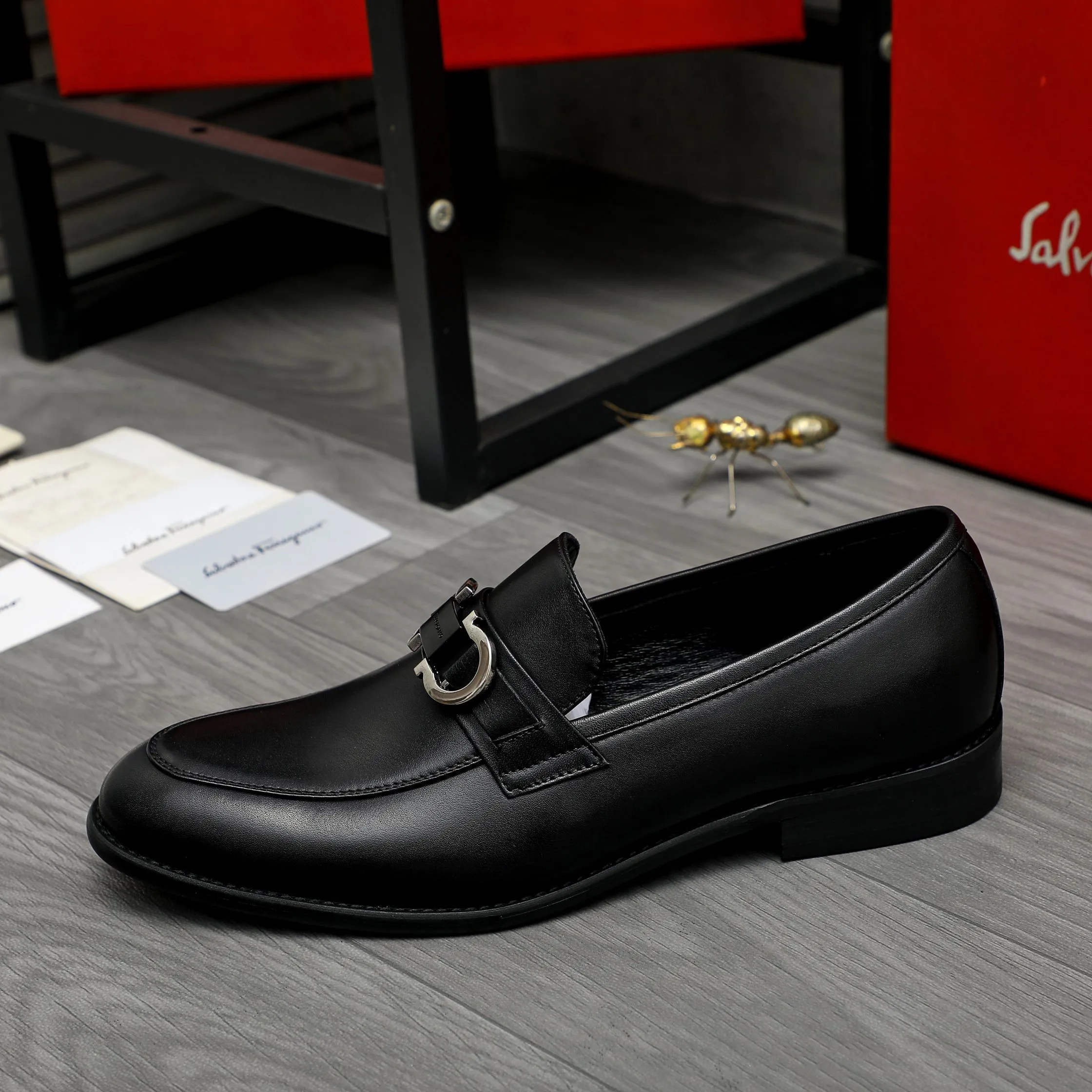 Men's shoes 💰420 Product trademark: Ferragamo " Ferragamo ] Business slip-on leather shoes Regular size: 39-45 (38.46 custom-made, non-refundable) Product materials: Selected high-quality cowhide upper, sheepskin lining, original rubber outsole